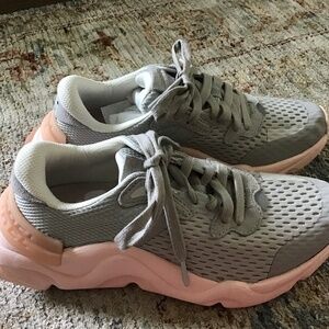 Sorel Kinetic Renegade gray, pink sole NIB size 6